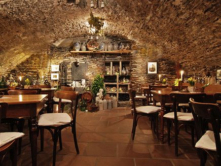 brunnenkeller-urig-gastronomie-restaurant-zunftscheune-traben-trarbach Uriger Brunnenkeller der Zunftscheune Traben-Trarbach