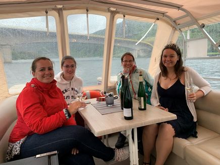 gemütliche-bootsfahrt-mosel-weinkönigin-kröv Gemütliche Bootsfahrt mit Weinprobe