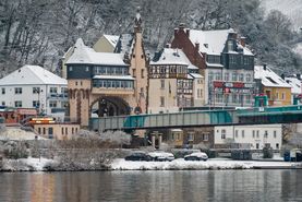 Das Brückentor in Traben-Trarbach im Winter bei Schnee