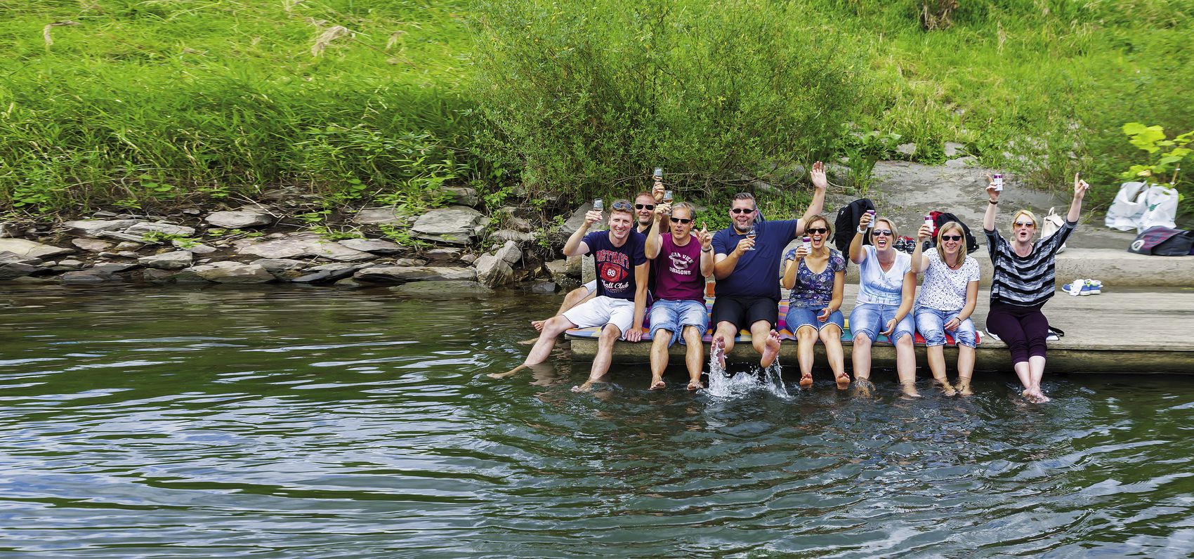 rast-gruppe-anlegestelle-steg-enkirch Gruppe am Steg der Anlegestelle in Enkirch