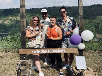 fotospot-wingertsbummel-reil Gruppe im Fotospot beim Kulinarischen Wingertsbummel in Reil