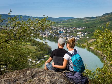 romantischer-aussichtspunkt-mosel-blick-auf-kröv Romantischer Aussichtspunkt auf Kröv