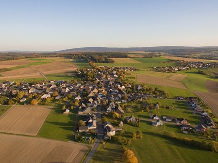 ortsansicht-irmenach Ortsansicht von oben auf Irmenach/Hunsrück