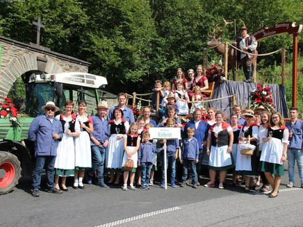 festwagen-weinfest-bernkastel-kinheim Festwagen von Kinheim